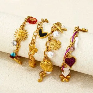 O-Shaped Gold-Plated Stainless Steel Bracelet with Floral Heart-Shaped Accessories, Fashionable Jewelry