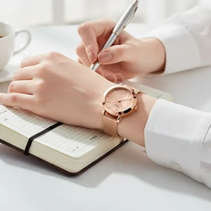 Chic Ladies' Wristwatch: Stylish and Trendy Accessory for Modern Women
