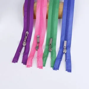 Antibacterial Tear-Resistant Xdz25-011 5# Nylon Oen Way Open End Zipper for Clothes/Bags/Mattress