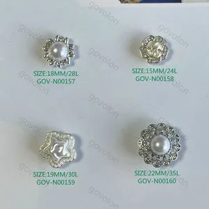 Unique Stylish Pearl Button with Elegant Rhinestone Accent Design