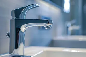 Modern Ceramic Faucet: Luxurious Bathroom Fixture for Deck Mounted Installation