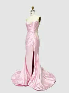Chic Long Evening Dress with Stunning Lace Details